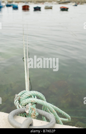 Cuerda para el amarre de embarcaciones Fotografía de stock - Alamy