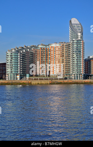 New Providence Wharf y Torre de Ontario Docklands de Londres Reino Unido Foto de stock