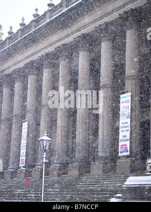 Cubiertas de nieve Ayuntamiento de Leeds Foto de stock