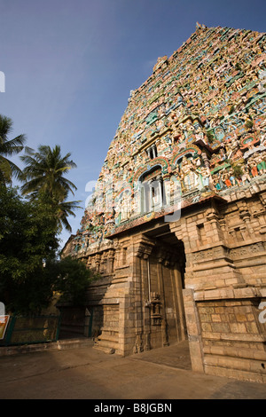 La India Tamil Nadu Kumbakonam Nageshwara Templo Gopuram Foto de stock