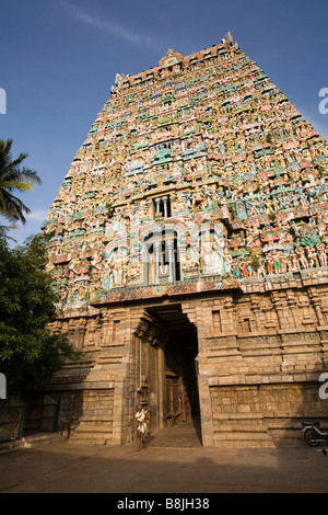 La India Tamil Nadu Kumbakonam Nageshwara Templo Gopuram Foto de stock