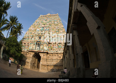 La India Tamil Nadu Kumbakonam Nageshwara Templo Gopuram lente ojo de pez ver Foto de stock