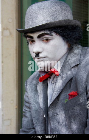 Carnaval closeup cara de Charlie Chaplin cara traje gris y 90696 Vertical-Venecia Fotografía de stock - Alamy