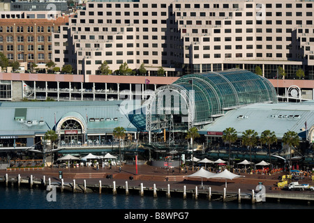 Sydney, Australia. Novotel Hotel Harbourside Shopping Mall y restaurantes de la bahía Cockle Bay, el Puerto de Darling Harbour. Foto de stock