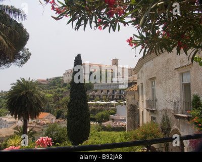 Jardín de la Villa Rufolo de Ravello, Costa Amalfitana Campania Italia Europa Patrimonio de la Humanidad Foto de stock