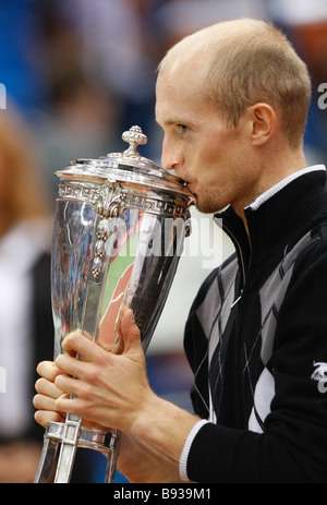 El tenista ruso Nikolay Davydenko durante la Copa Kremlin ceremonia de entrega de premios