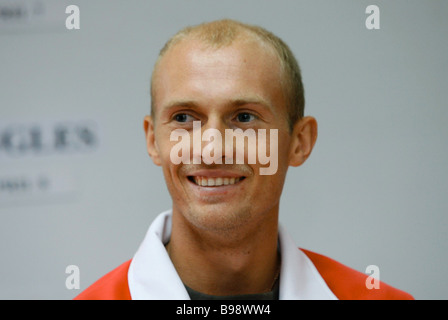 El tenista ruso Nikolay Davydenko número cuatro ranking durante el sorteo de la Copa Davis El Estadio Luzhniki