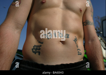 Mi man upper bodies freely stomach tattoo stroke fotografías e imágenes de  alta resolución - Alamy