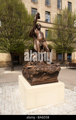 Estatua a la deriva por John Cassidy en Manchester, RU Foto de stock