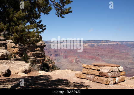 Altar de piedra cerca de Bright Angel Lodge del borde sur del parque nacional Gran Cañón, Arizona, EE.UU. Foto de stock