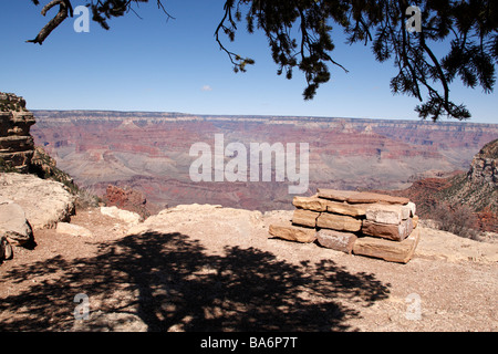 Altar de piedra cerca de Bright Angel Lodge del borde sur del parque nacional Gran Cañón, Arizona, EE.UU. Foto de stock