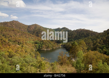 O Sat Sattal taal son lagos situados en la parte inferior del rango del Himalaya cerca Bhimtal, una localidad del distrito de Nainital de Uttarakhand, India. Foto de stock