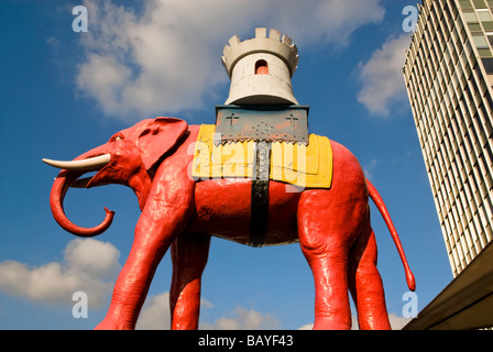El Elefante en Elephant and Castle, London SE1 Foto de stock