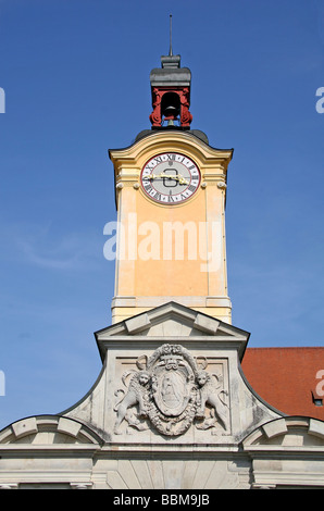 La torre del reloj, New Castle, el Museo del Ejército Bávaro, resorte de Ingolstadt, Baviera, Alemania