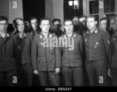 Eventos, Segunda Guerra Mundial / Segunda Guerra Mundial, Wehrmacht alemán, soldados de la Luftwaffe durante una ceremonia en sus cuarteles en Smolensk, Rusia, 1941 de septiembre, Foto de stock