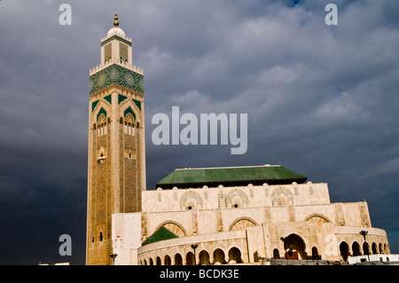Mezquita de Hassan II es la tercera mezquita más grande del mundo, la mezquita fue abierto en 1993 por el ex rey 60 cumpleaños Foto de stock