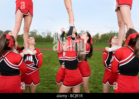 Rutina de cheerleaders Foto de stock