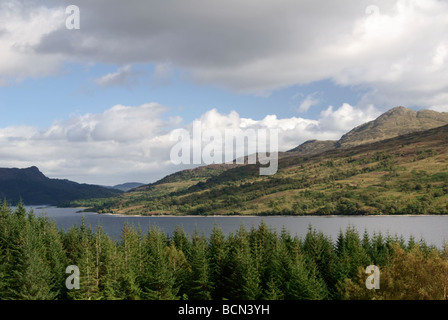 Vistas a Loch Katrine en el Loch Lomond y Trossachs National Park, Escocia, Reino Unido. Foto de stock