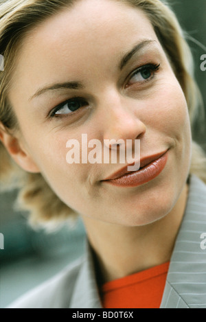 Mujer joven rubia retrato compuesto abordado series personas retrato de  mujeres 20-30 años 23 años largo-haired mirada maquillaje de cámara  Fotografía de stock - Alamy