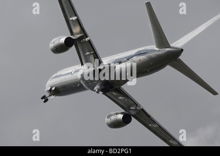 Un Boeing B757 de la Real Fuerza Aérea de Nueva Zelandia en el despegue Foto de stock