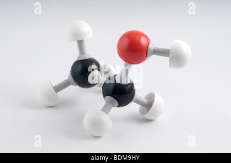 El etanol (alcohol etílico) 3D modelo molecular.