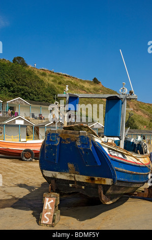 Barcos de pesca en el embarcadero del roble en verano Filey Yorkshire del Norte Inglaterra Reino Unido Reino Unido Gran Bretaña Foto de stock