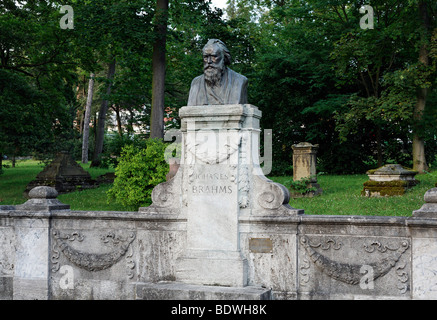 Johannes Brahms monumento en el Jardín Inglés, Meiningen, Rhoen, Turingia, Alemania, Europa Foto de stock