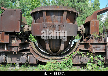 Rusty vagón para hierro fundido, Landschaftspark Duisburg-Nord landscape park, un antiguo alto horno en la planta de Thyssen Meiderich, Dui