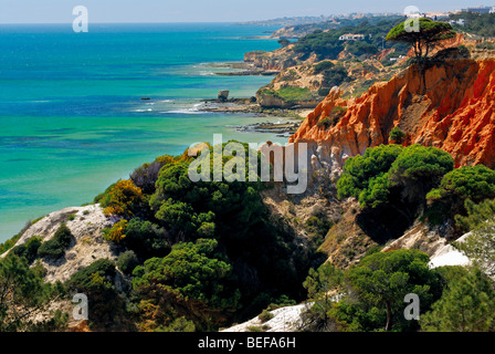 Portugal, Algarve: vista de la costa oriental de Albufeira Foto de stock