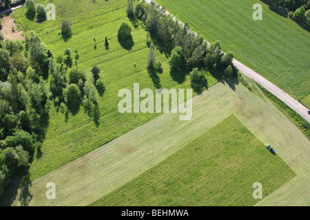 Zona boscosa, campos y praderas, desde el aire, Bélgica Foto de stock