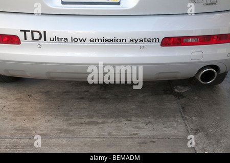 Un primer plano de un "TDI ultra baja emisión" del sistema adhesivo en Audi paragolpes trasero, Foto de stock