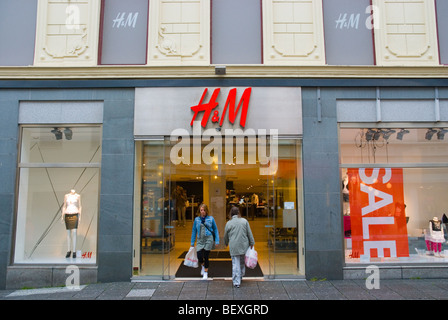 H&M tienda de ropa en el centro Gotemburgo, Suecia Europa Fotografía de stock - Alamy