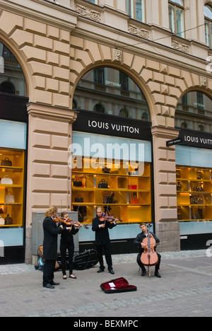 AVENTURA, USA - Agosto 23, 2018: la famosa boutique de Louis Vuitton en el  Aventura Mall. Louis Vuitton es una casa de moda francesa y la compañía  minorista de lujo fou Fotografía