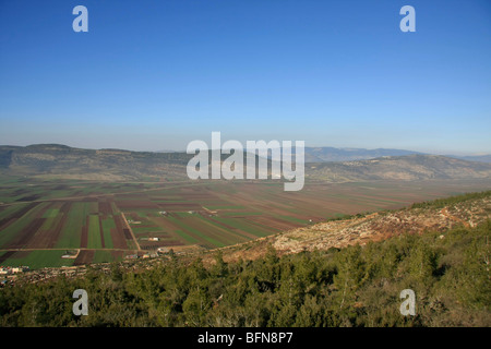 Israel, la Baja Galilea. Una vista de Beit Netofa valle desde Turan carretera escénica Foto de stock