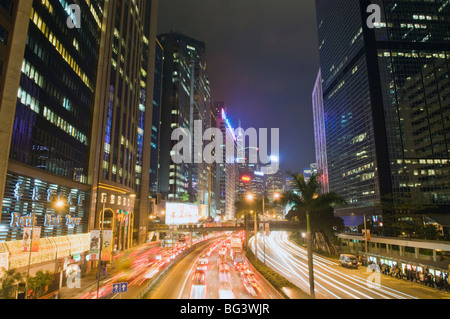 La autopista que corre a lo largo del puerto de Hong Kong Foto de stock