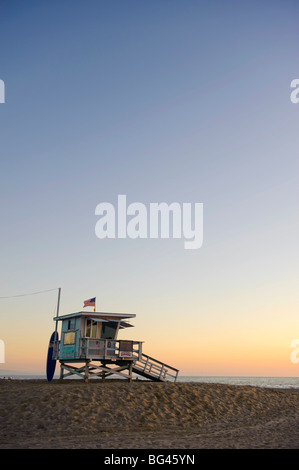 California, Estados Unidos, Los Angeles, Santa Monica Beach, Torre de socorrista Foto de stock