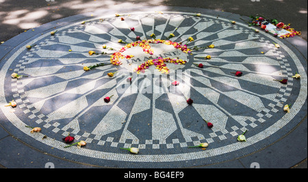 Imagine mosaico memorial de John Lennon, Strawberry Fields, Central Park, Manhattan, Ciudad de Nueva York, Nueva York, EE.UU. Foto de stock