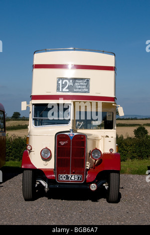 Vintage AEC Regent open top bus que fue operado por Devon General y ha sido restaurado y preservado. Foto de stock