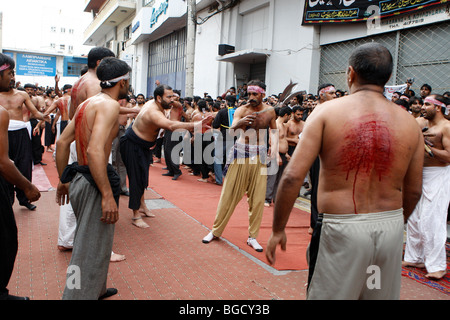 Los musulmanes chiitas celebrar Ashura Foto de stock