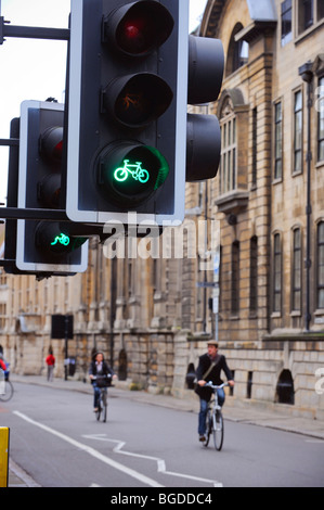 Un semáforo dedicada para los ciclistas en Cambridge.mostrando aquí una luz verde para ir en bicicleta. Imagen Jim Holden