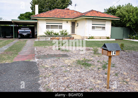 Bungalow suburbio perth australia fotografías e imágenes de alta resolución  - Alamy