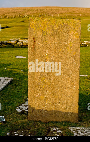 Inscrito el símbolo Pictish Brough de Birsay de piedra en la península Orkney OCS 5855 Foto de stock