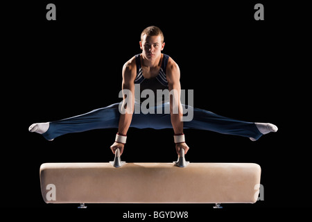 Potro de anillas gimnasia Fotografía de stock - Alamy