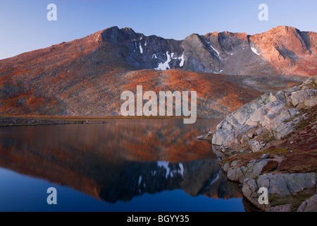 Lago de la Cumbre, el Monte Evans, Área de Recreación, Bosque Nacional Arapaho, Colorado.