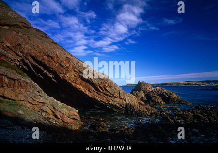 Una vista de la playa y a la bahía de Cullen en Moray Firth en el noreste de Escocia Foto de stock