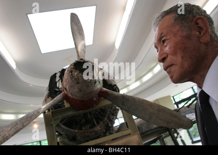 Shigeyoshi Hamazono, de 81 años de edad, "piloto kamikaze Japonés en la Fuerza de Ataque especial durante WW2, en Chiran, Japón. Foto de stock