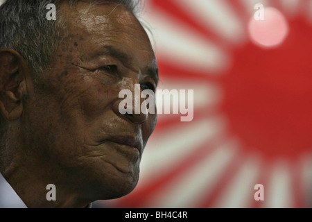 Shigeyoshi Hamazono, de 81 años de edad, "piloto kamikaze Japonés en la Fuerza de Ataque especial durante WW2, en Chiran, Japón. Foto de stock