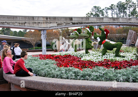 Goofy, Mickey y Minnie Mouse esculturas florales, Disneyworld, en Orlando, Florida, EE.UU.