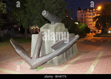 Monumento 'ancla y gun' en Sochi, Rusia Foto de stock
