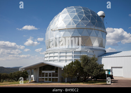Telescopio Hobby-Eberly cúpula y George T. Abell galería Observatorio McDonald de Fort Davis, Texas, EE.UU.
